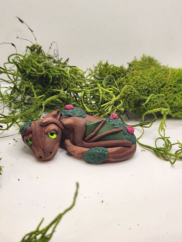 Lounging moss back dragon (brown scale)