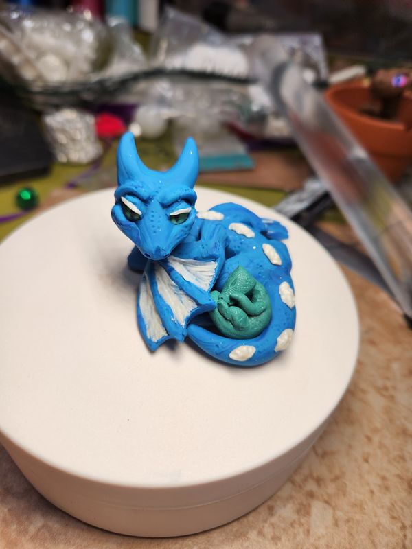 Dragon dam with hatchling
