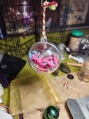 Smaller ornament dragons (inside orbs)