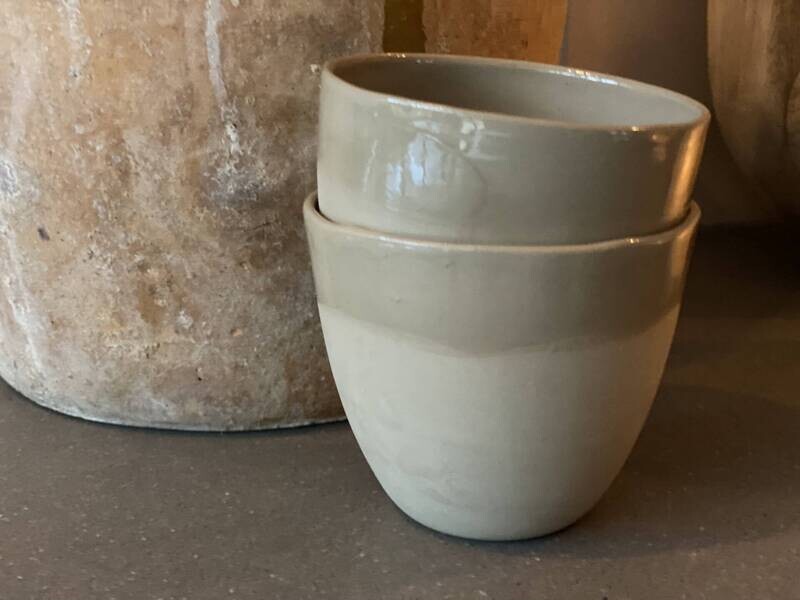 Mok  handgemaakt kleur groen Ø 9.5x8.5 cm