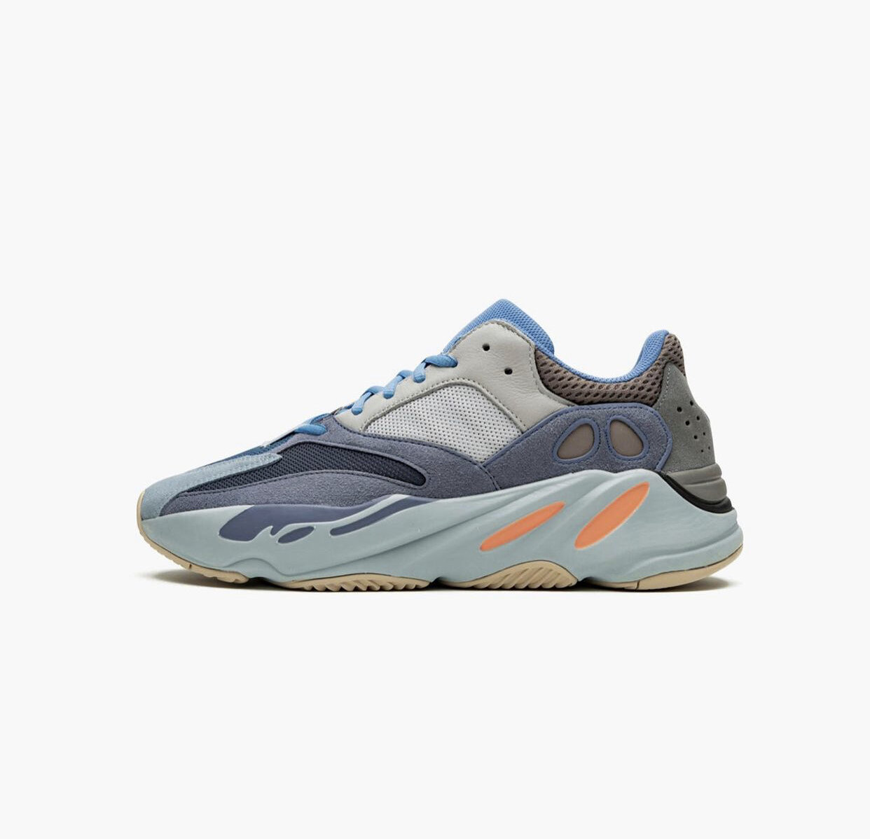 Yeezy 700 “Carbon Blue”?