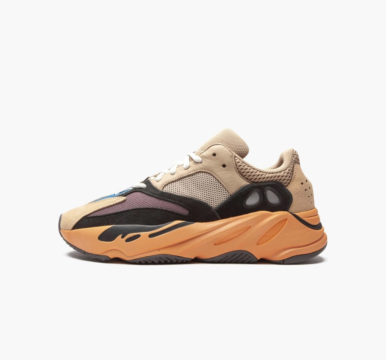 Yeezy 700 “Enflame Amber”☄️