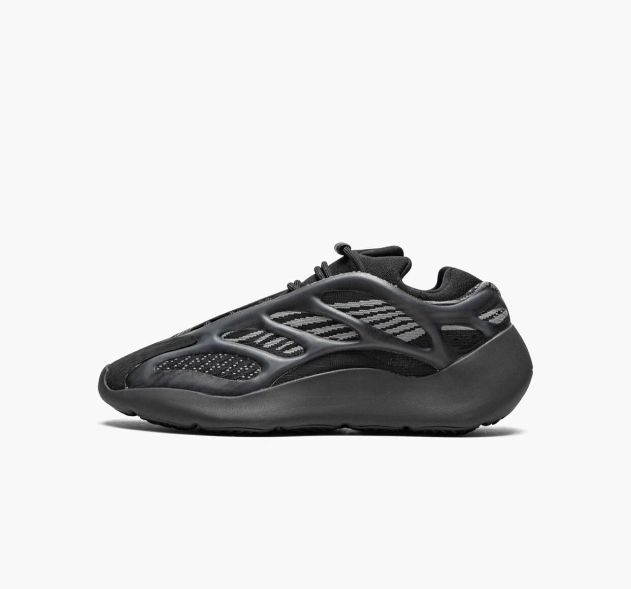 Yeezy 700 v3 “Dark glow”?