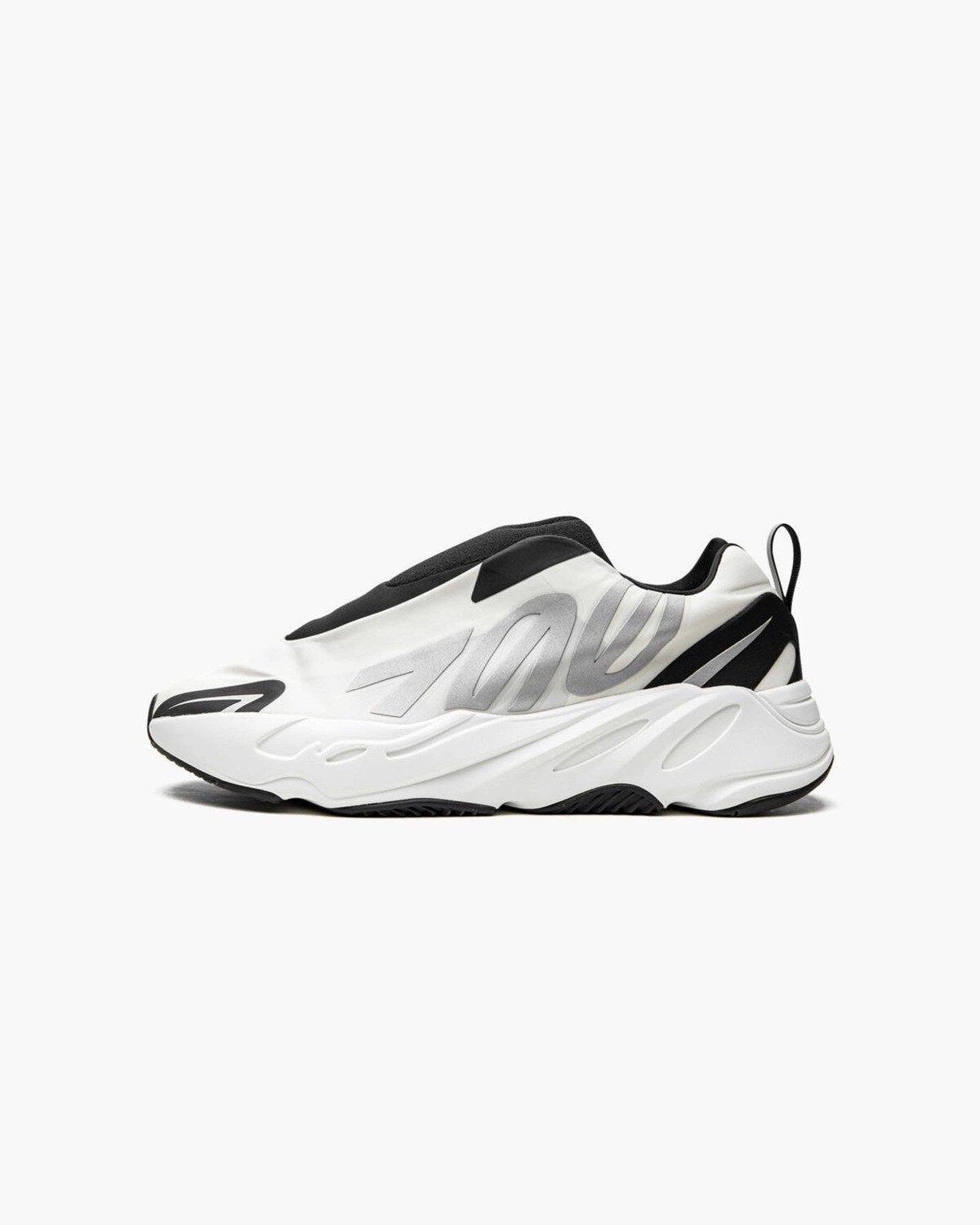 Yeezy 700 MNVN “Laceless Analog”?‍❄️