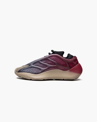 Yeezy 700 V3 “Fade Carbon”?