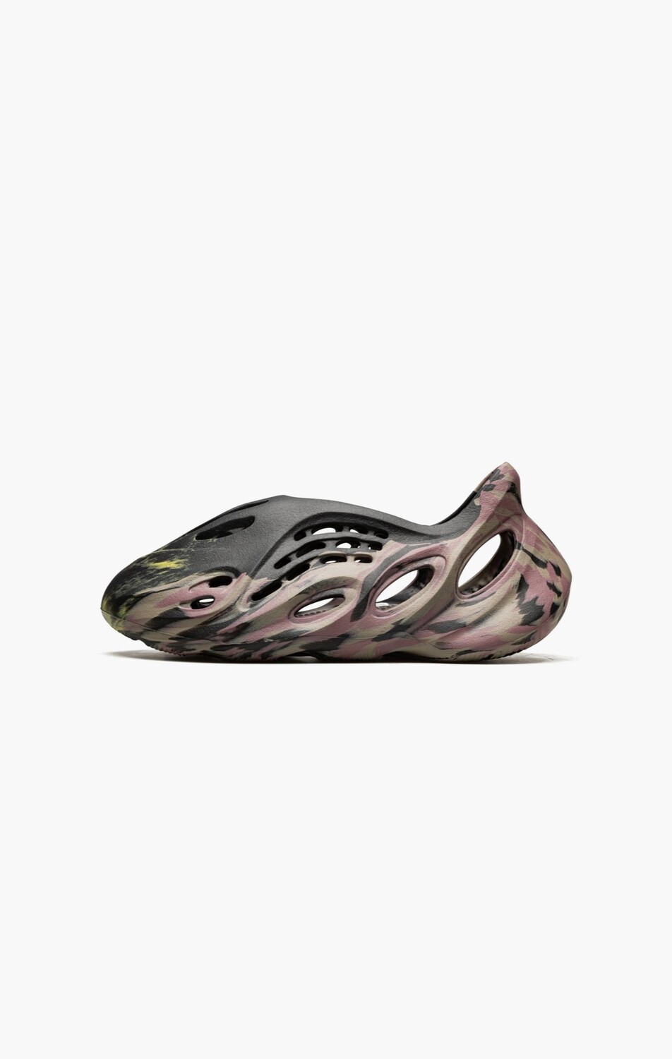 Yeezy Runner “Mx Carbon”?