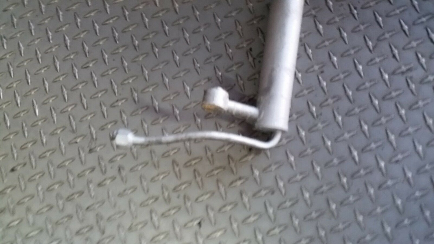 Air conditioning charge low hose UD21578