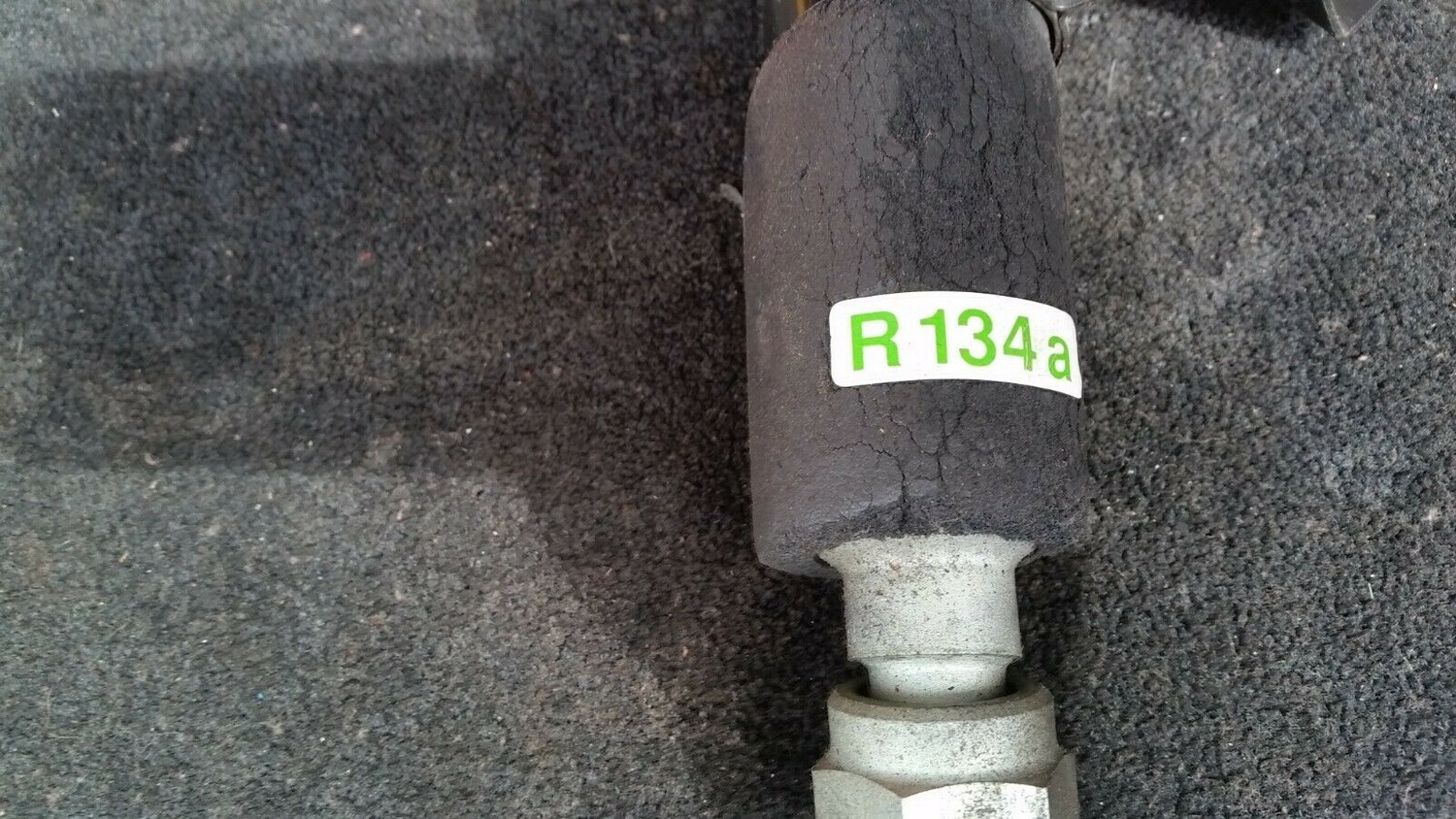 1998 Rolls Royce Silver SPUR air conditioning FUEL COOLER PIPE OUTLET UD74041