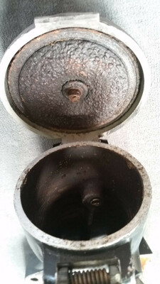 Rolls Royce Silver Spur Spirit oil cap and filler neck Bentley UE40748