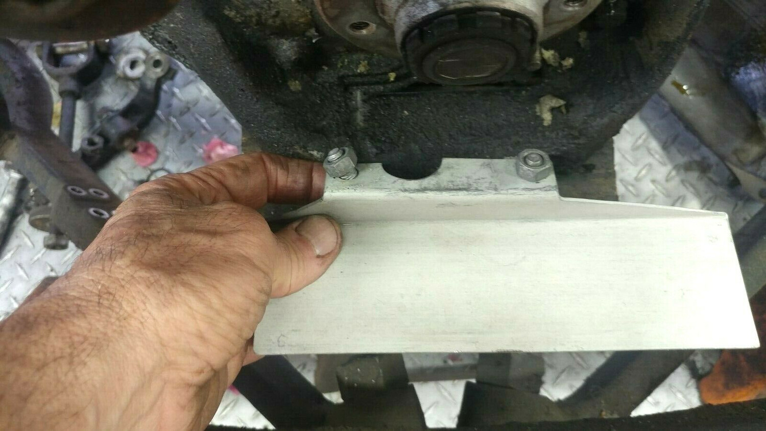Rolls Royce Silver Shadow POWER STEERING PRESSURE HOSE INSULATION SHIELD UR14549