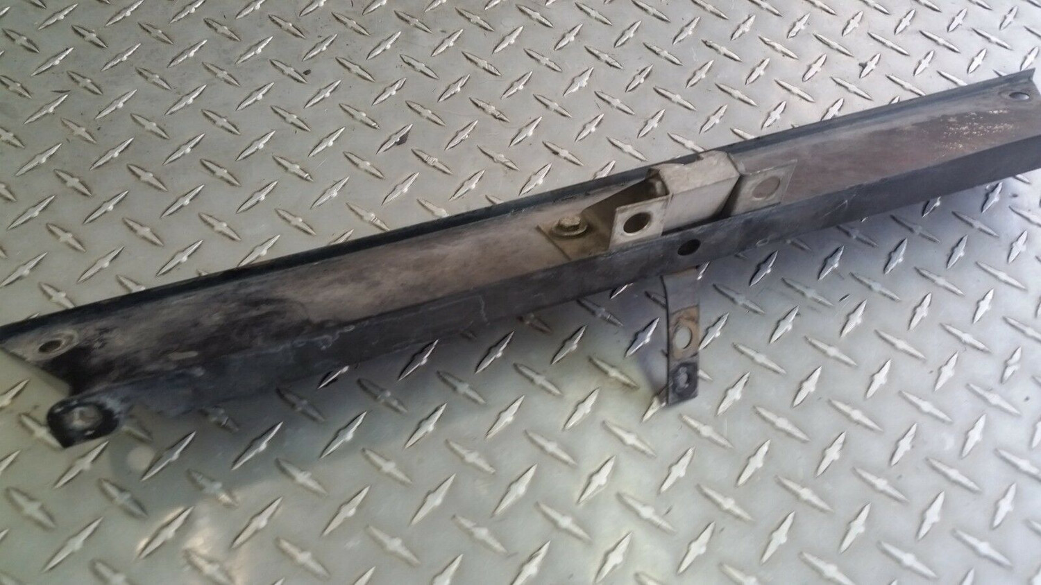 65 to 80 ROLLS ROYCE SILVER SHADOW radiator BUFFER FILLER UPPER BALANCE UE41880
