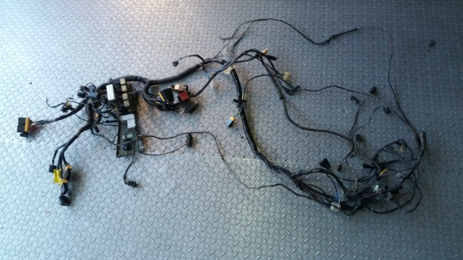 96 97 98 99 ROLLS ROYCE SILVER SPUR left side engine compartment wiring harness