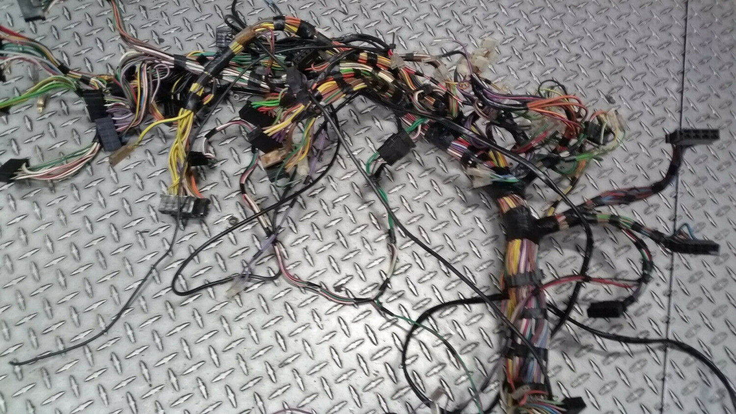 77 to 80 ROLLS ROYCE SILVER SHADOW under DASHBOARD WIRING HARNESS CABLES