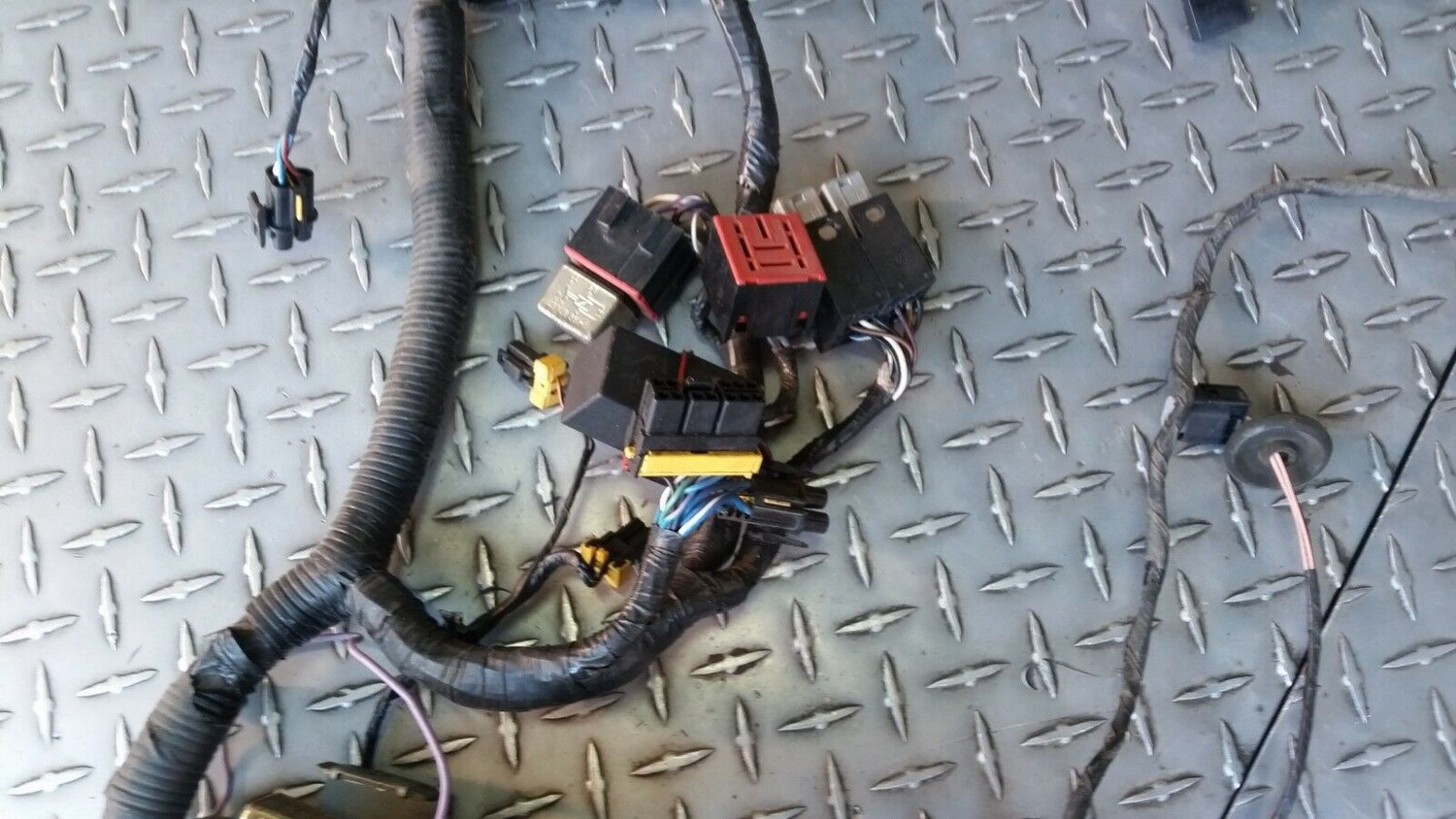 96 97 98 99 ROLLS ROYCE SILVER SPUR left side engine compartment wiring harness