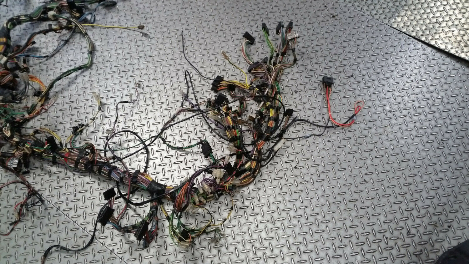 77 to 80 ROLLS ROYCE SILVER SHADOW under DASHBOARD WIRING HARNESS CABLES