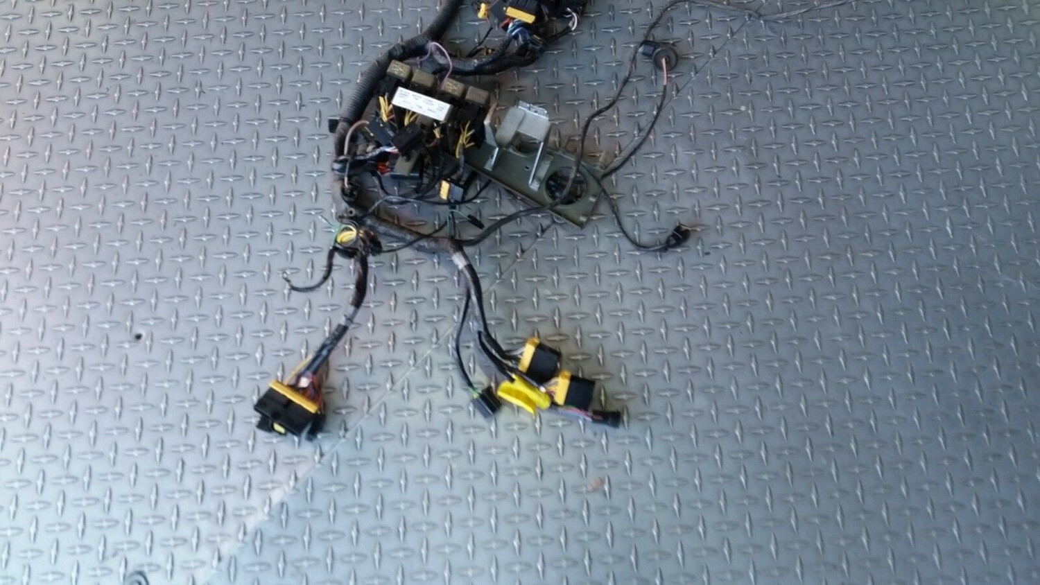 96 97 98 99 ROLLS ROYCE SILVER SPUR left side engine compartment wiring harness