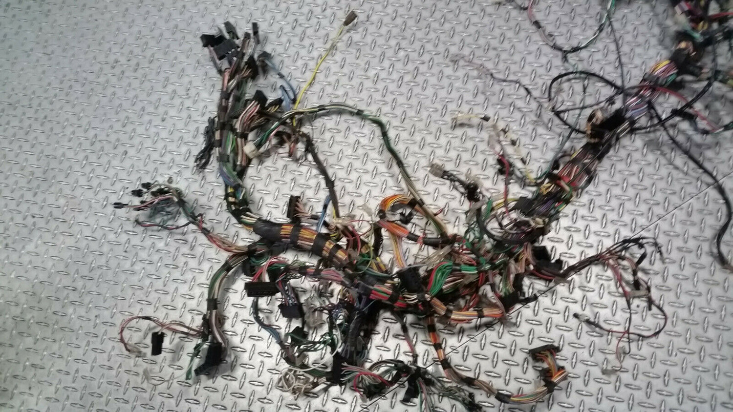 77 to 80 ROLLS ROYCE SILVER SHADOW under DASHBOARD WIRING HARNESS CABLES