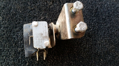 Rolls Royce Silver Spirit Spur CORNICHE Ibrake light switch UD70164 VIN 20001 ON UD72267