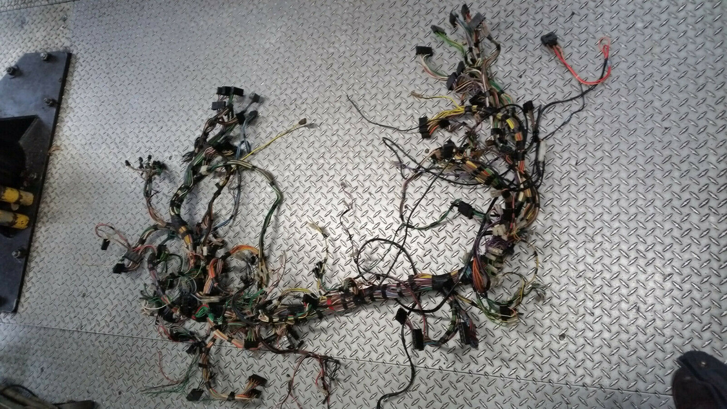 77 to 80 ROLLS ROYCE SILVER SHADOW under DASHBOARD WIRING HARNESS CABLES