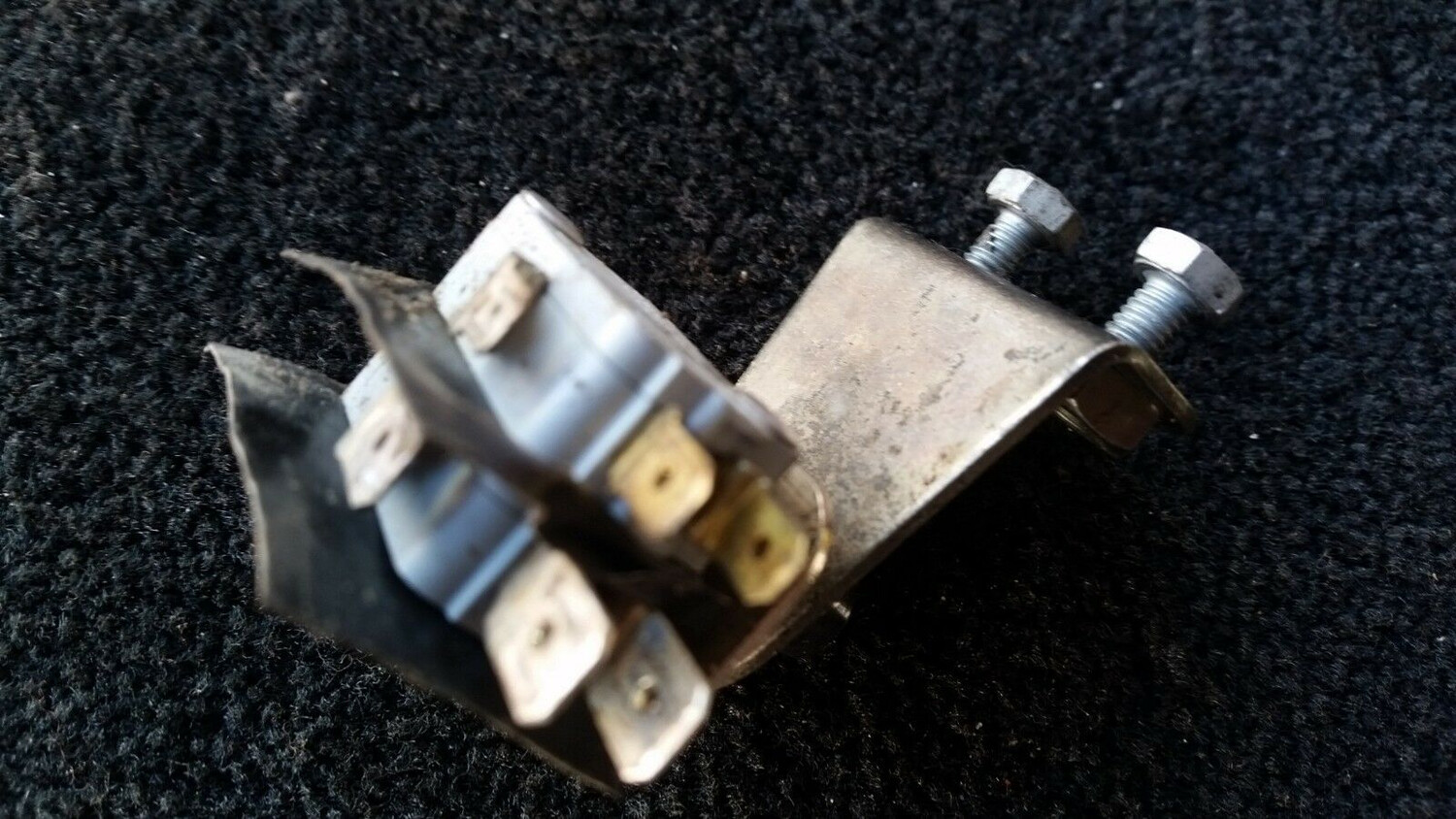 Rolls Royce Silver Spirit Spur CORNICHE Ibrake light switch UD70164 VIN 20001 ON UD72267
