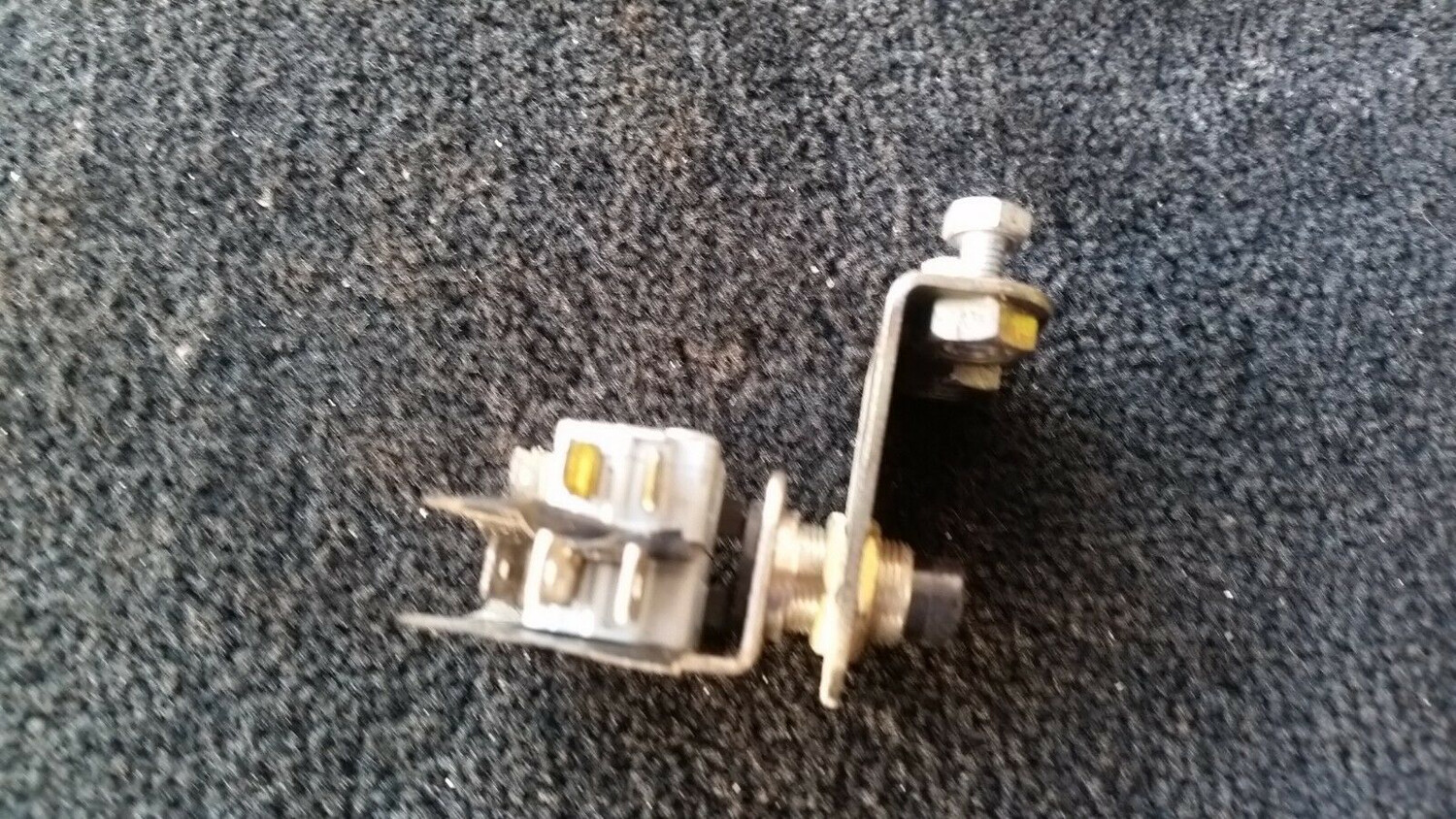 Rolls Royce Silver Spirit Spur CORNICHE Ibrake light switch UD70164 VIN 20001 ON UD72267