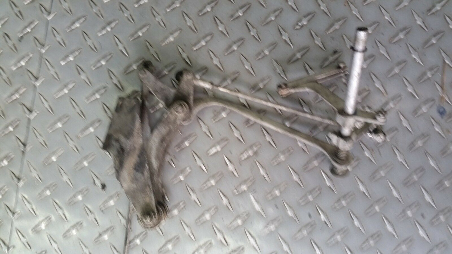 ROLLS-ROYCE 81 to 87 SILVER SPUR ACCELERATOR ARMS BRACKETS AND  ROD LINKAGE