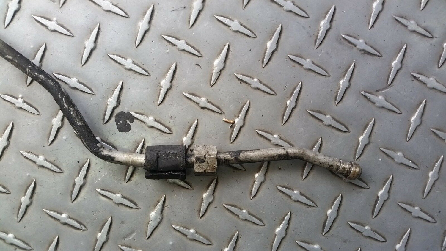 81 to 87 Rolls Silver Spirit Spur   Fuel FEED METAL PIPE LINE