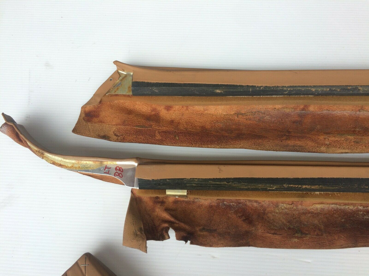 Rolls Royce Spur BENTLEY MULSANNE S leather trim for a pillar lower set