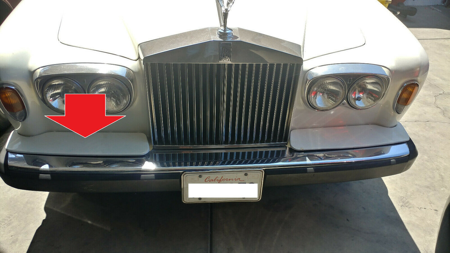 73 to 80 ROLLS ROYCE SILVER SHADOW RIGHT FRONT BUMPER metal filler molding trim