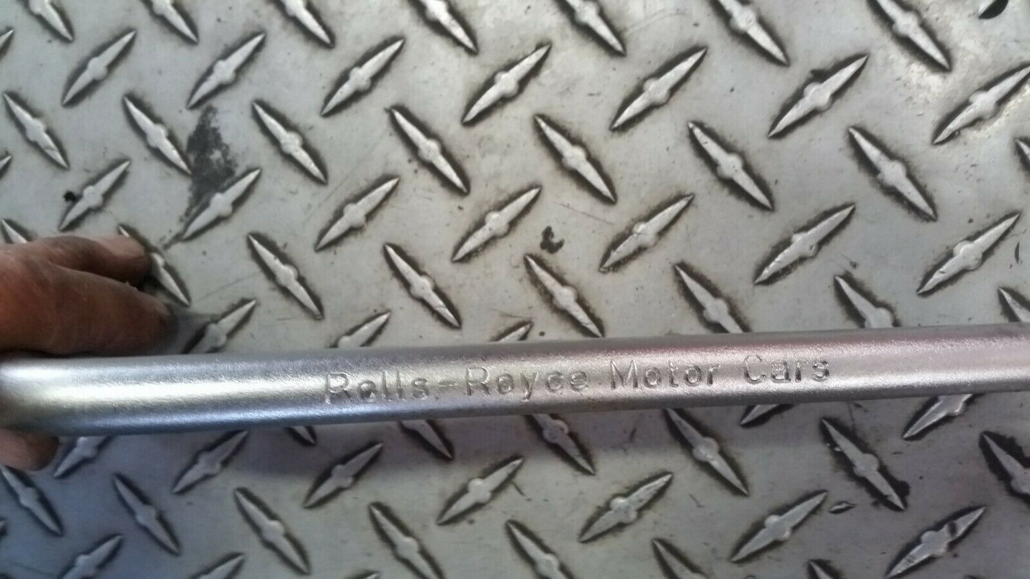 ROLLS ROYCE SILVER SPUR BENTLEY LUG NUT WRENCH ALSO FITS AZURE