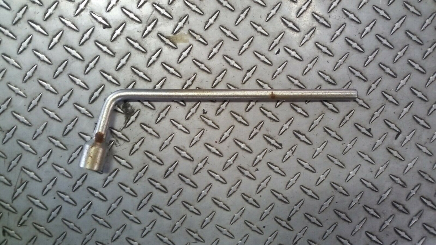 ROLLS ROYCE SILVER SPUR BENTLEY LUG NUT WRENCH ALSO FITS AZURE