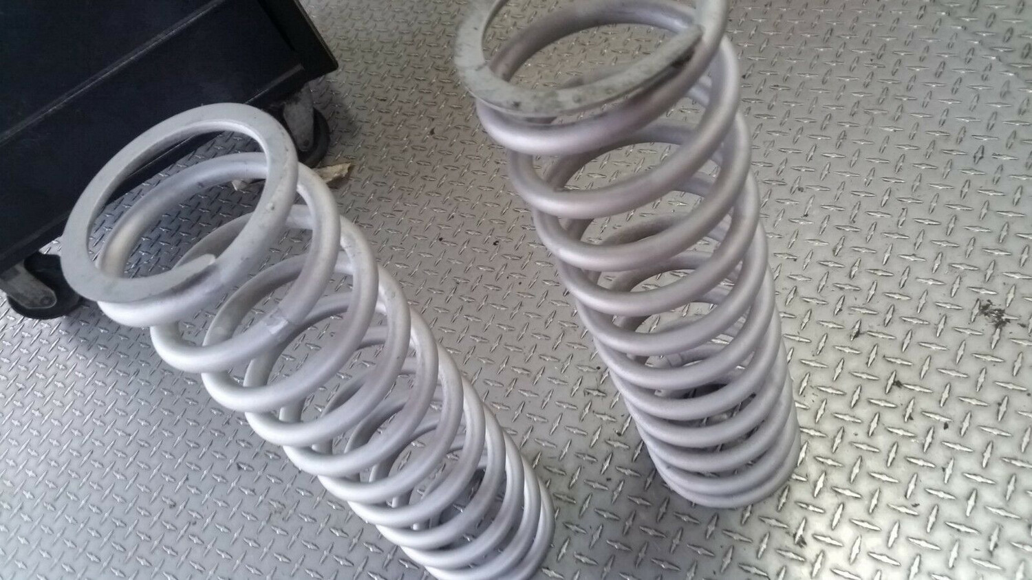 Rolls Royce Silver Spirit Spur Dawn FRONT suspension SPRING  SET UR73359