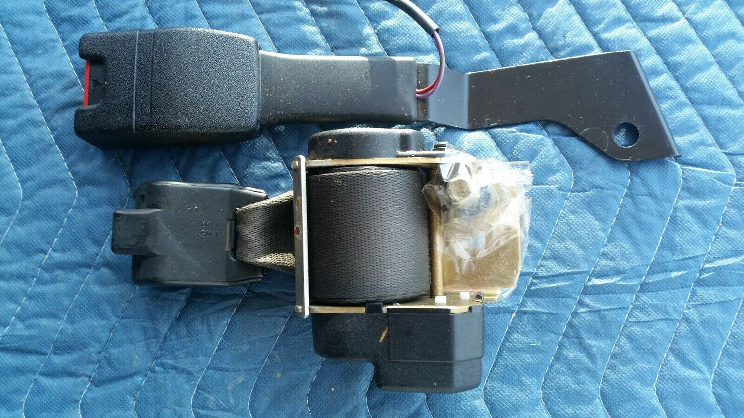 Rolls Royce Spur BENTLEY MULSANNE S seat belt left inner retractable and buckle