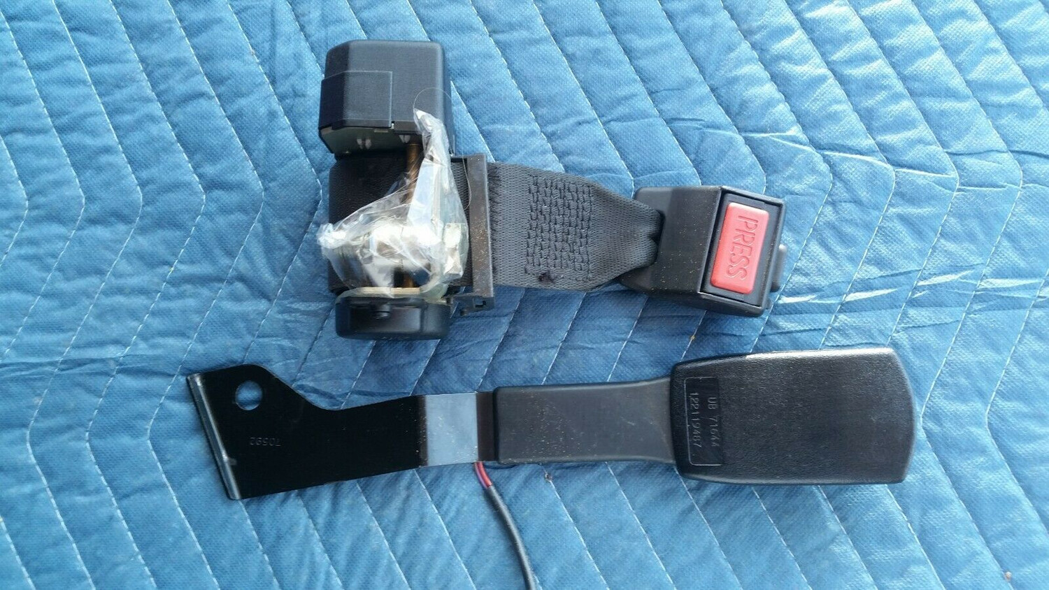 Rolls Royce Spur BENTLEY MULSANNE S seat belt RIGHT inner retractable and buckle