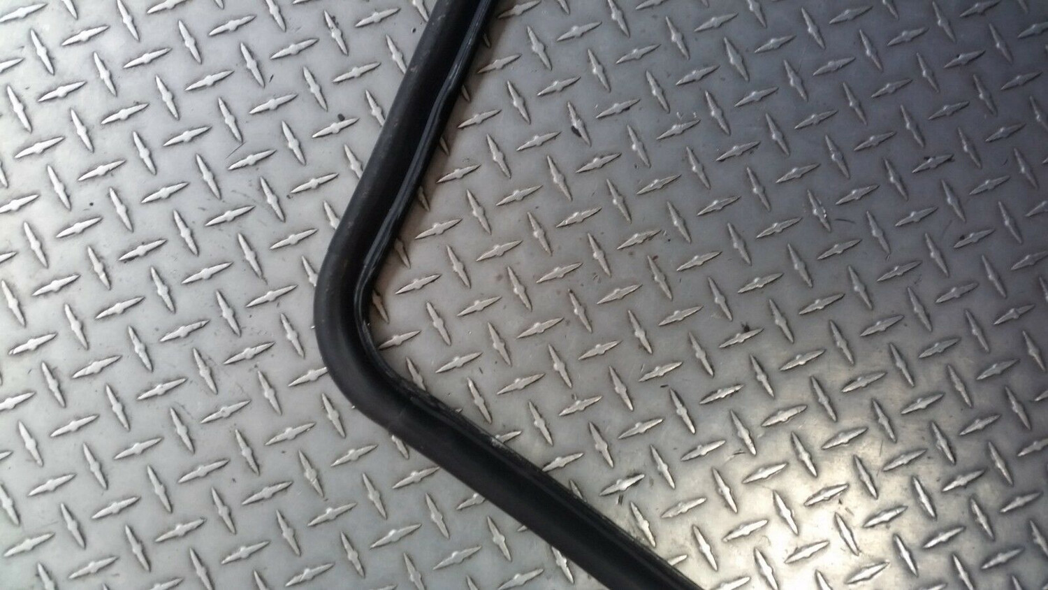 1998 ROLLS ROYCE SILVER SPUR BENTLEY TURBO TRUNK BOOT LID BOOT SEAL UB90092