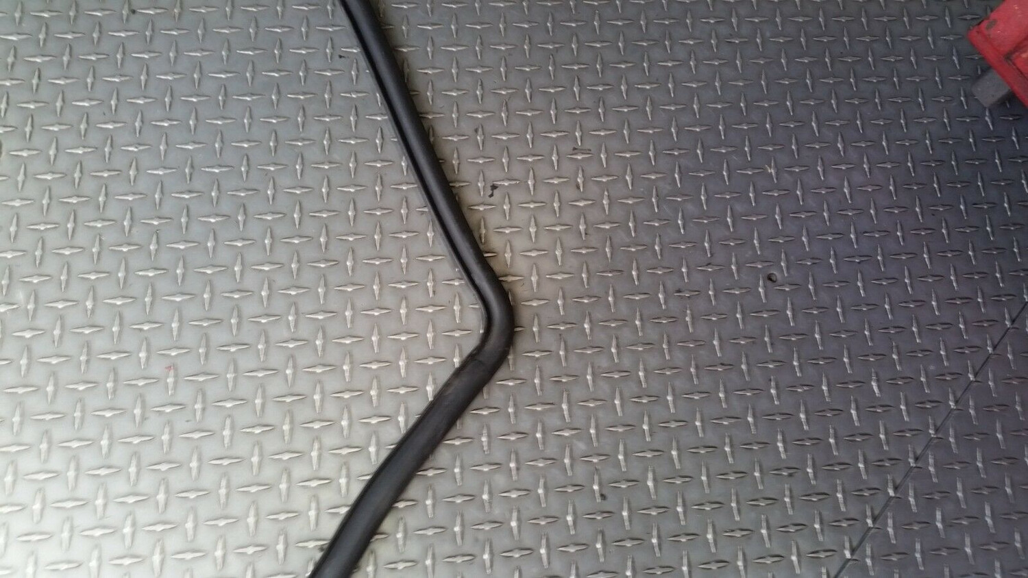 1998 ROLLS ROYCE SILVER SPUR BENTLEY TURBO TRUNK BOOT LID BOOT SEAL UB90092