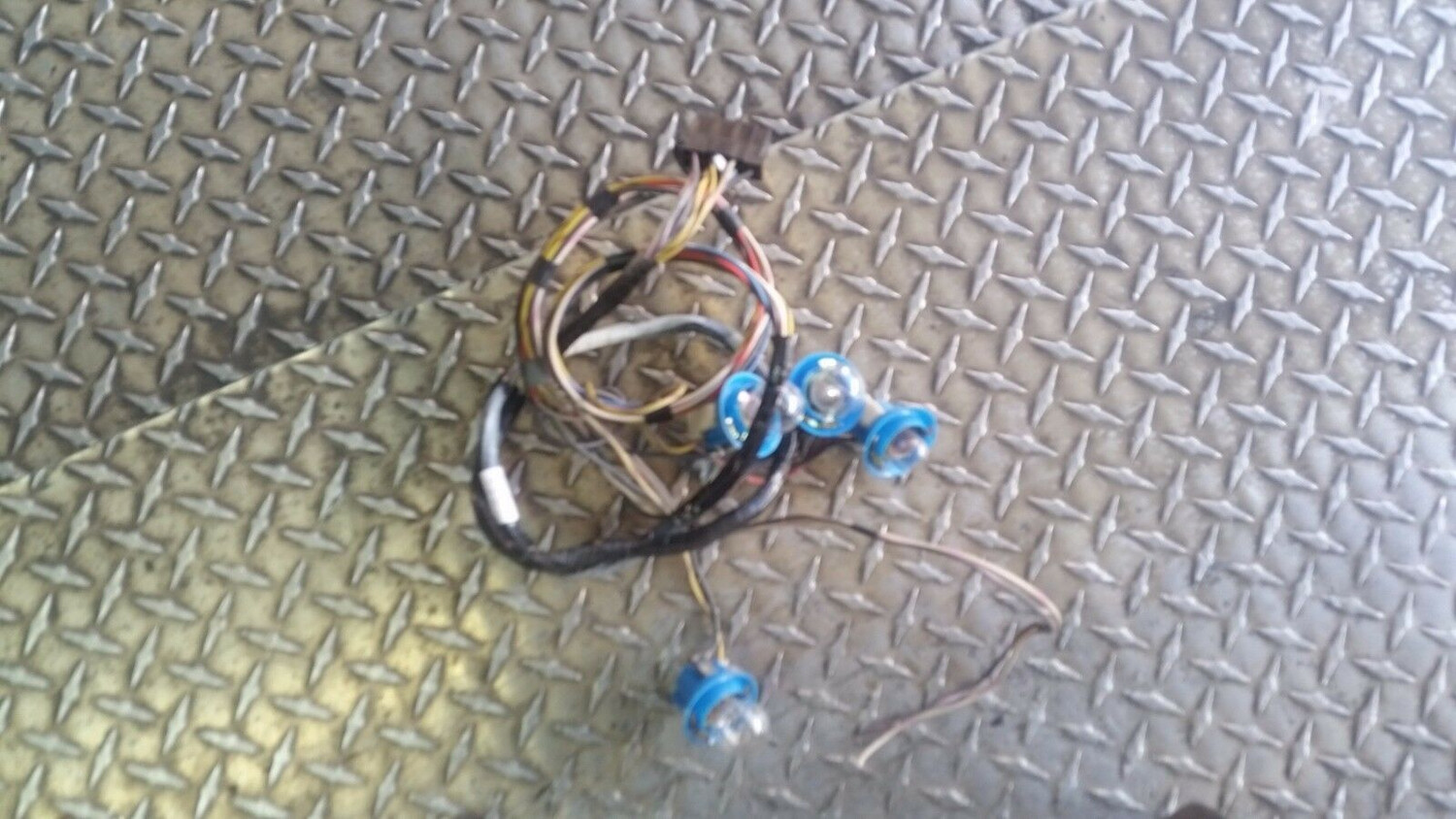 81 82 83 84 85 86 87 88 89Rolls Royce Silver Spur Spirit trunk boot wiring right