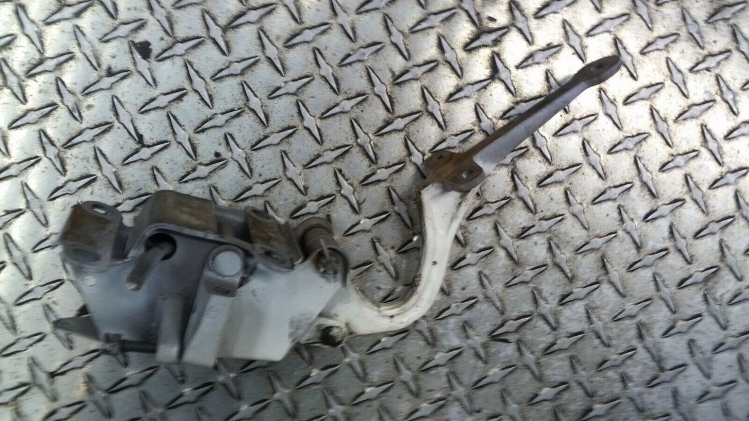 65 to 80 ROLLS ROYCE SILVER SHADOW TRUNK BOOT LID HINGE RIGHT SIDE