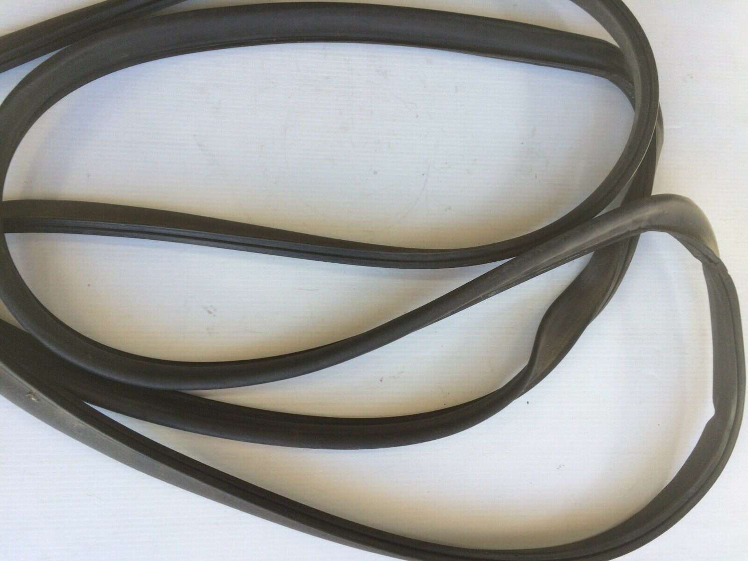 ROLLS ROYCE SILVER SPUR BENTLEY TURBO TRUNK BOOT LID BOOT SEAL   UB43622