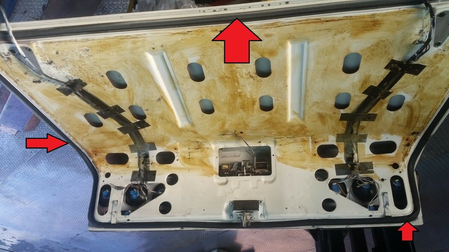 81 82 83 84 85 86 87 88 89 Rolls Royce Silver Spur Spirit trunk boot seal