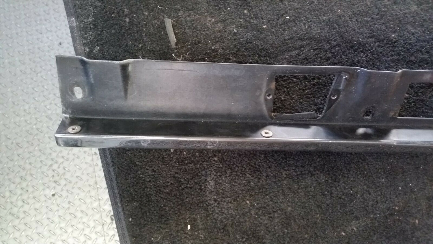 Rolls Royce Silver Spur Spirit BOOT trunk STAINLESS CHROME MOLDING BAR UB83785