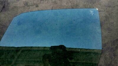 FERRARI 308 GTSi  FRONT DROP GLASS  LEFT  SIDE 60162508 SAINT GOBIAN 60162508 -