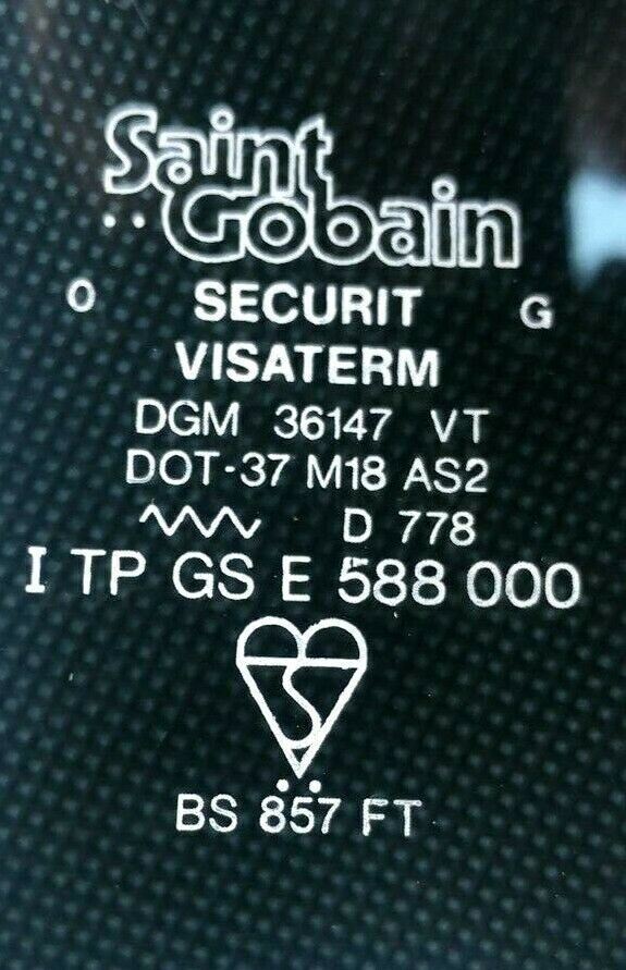 FERRARI 308 GTSi  FRONT DROP GLASS  LEFT  SIDE 60162508 SAINT GOBIAN 60162508 -