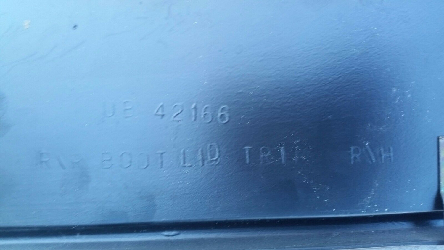 Rolls Royce Silver Spur Spirit trunk tail light bulb access cover RIGHT UB42166