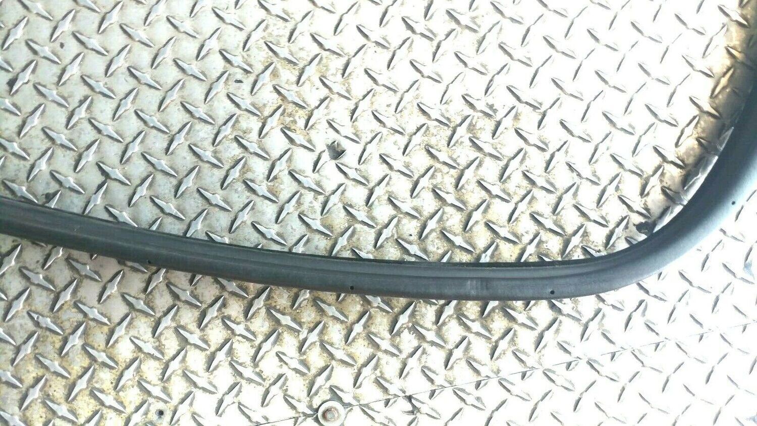 FERRARI 360 F430 SPIDER PARTS 125789 LEFT  SIDE DOOR SEAL ON BODY 66328300
