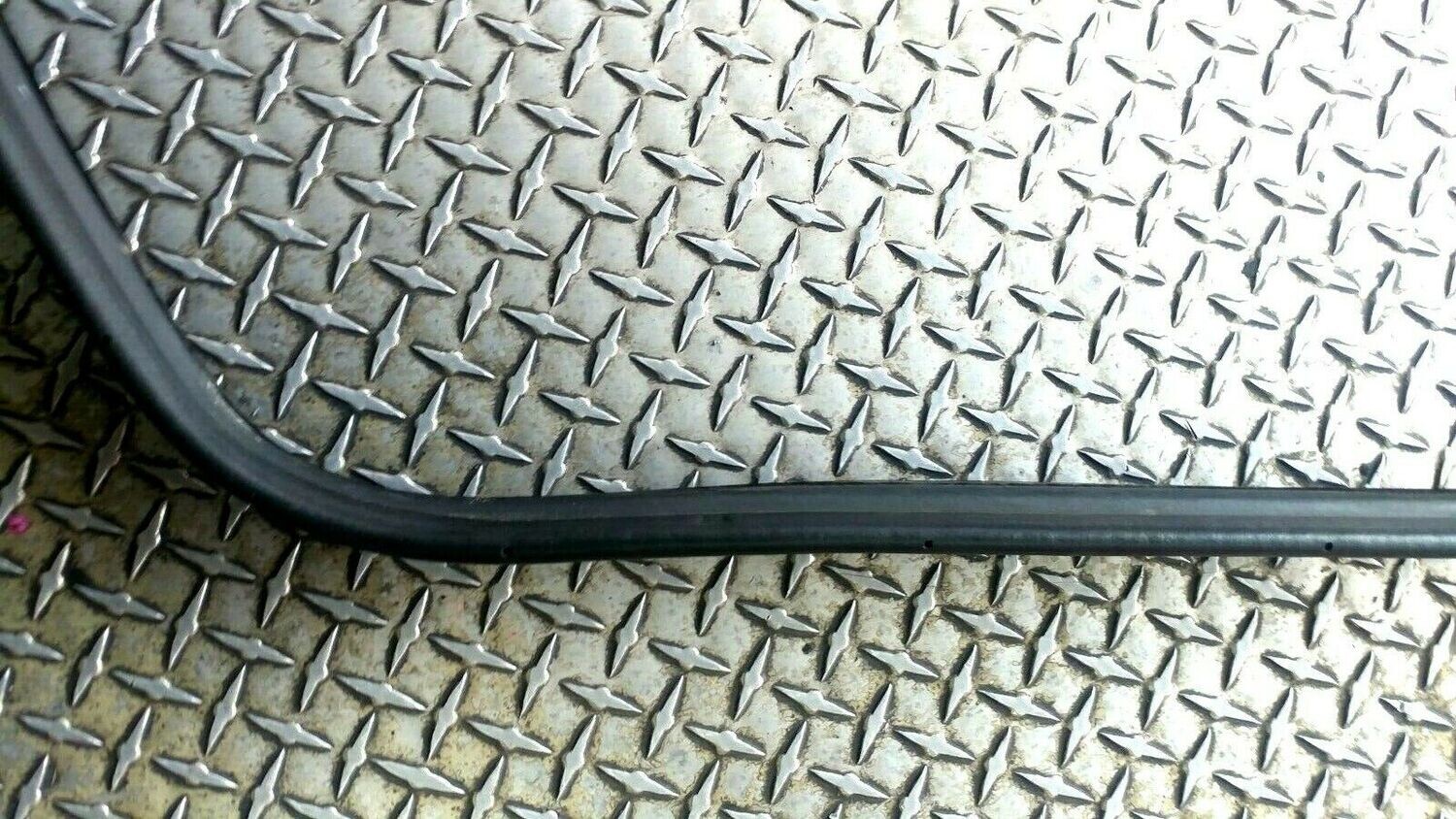 FERRARI 360 F430 SPIDER PARTS 125789 LEFT  SIDE DOOR SEAL ON BODY 66328300