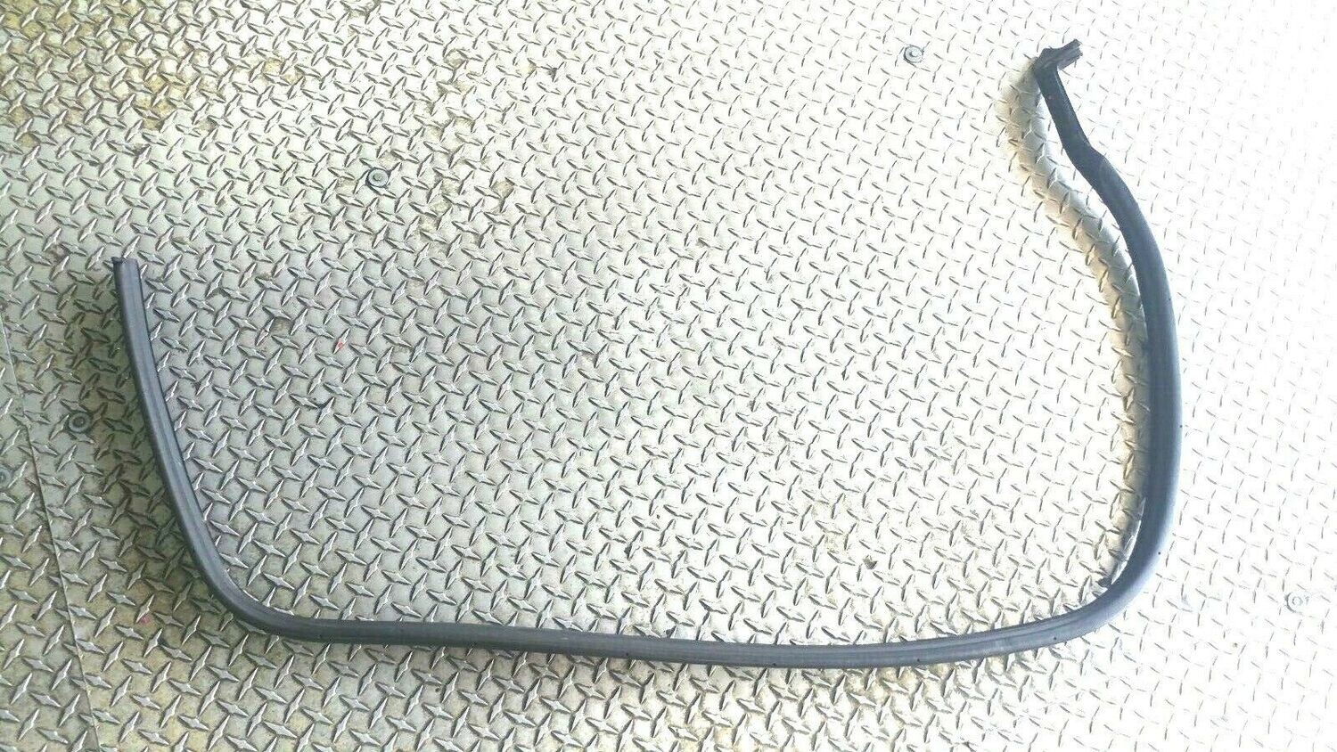 FERRARI 360 F430 SPIDER PARTS 125789 LEFT  SIDE DOOR SEAL ON BODY 66328300