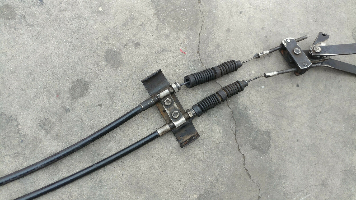 Rolls Royce Silver SHADOW  spur  Emergency Parking cable set and levers UR73500 -