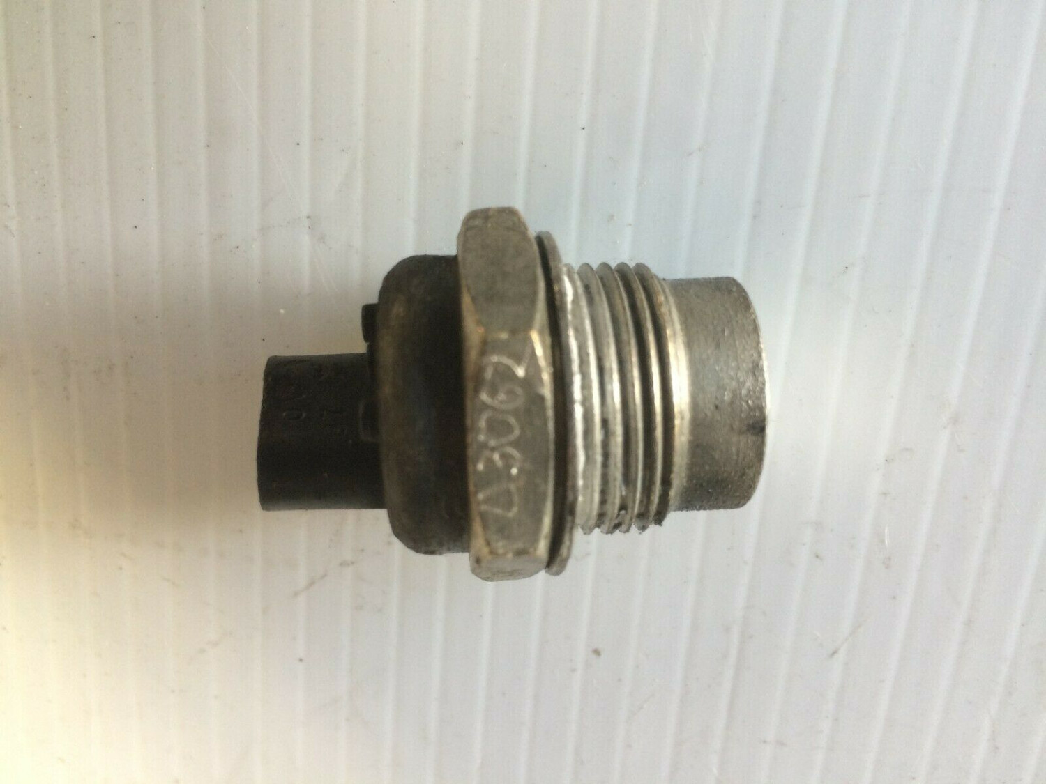 Rolls Royce Silver SPUR BENTLEY TURBO R COOLANT  UE43062 otter switch egr valve -