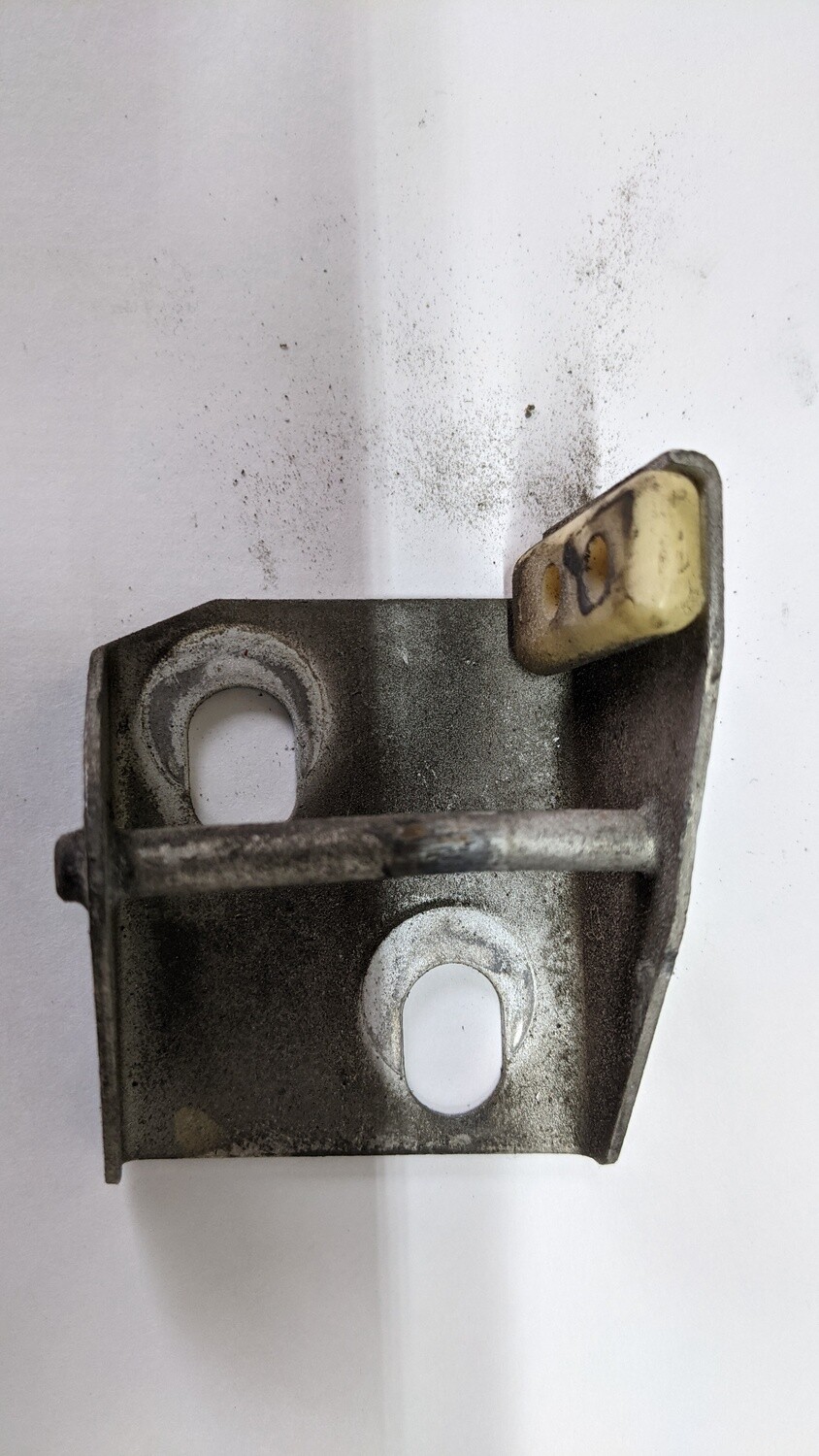 81 - 98 ROLLS ROYCE SILVER SPUR BENTLEY HOOD CATCH LEFTY UB91345-